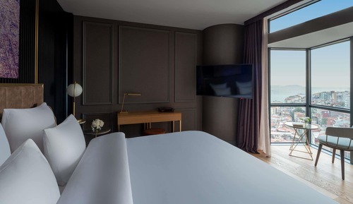 Prestige Suite, One Bedroom, Bosphorus View, King Bed (Club Millesime Access)