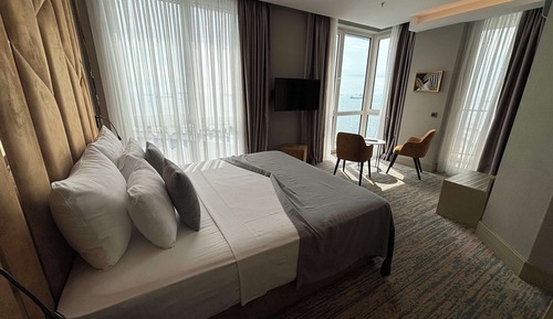 Junior Suite, 1 Double Bed, Non Smoking, Balcony (View)