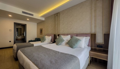 Superior Room with City View