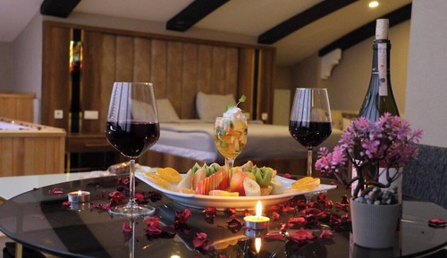 Honeymoon Suite