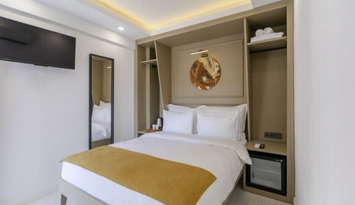 Economy Room