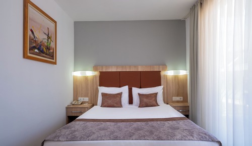 Standard Room, 1 Double or 2 Twin Beds, Garden View