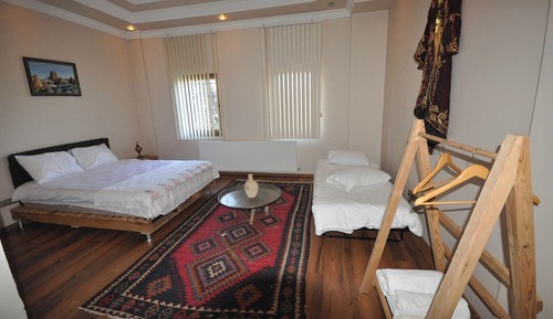 Standard Room, 1 Queen Bed