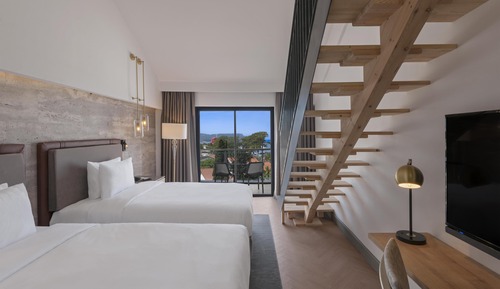 Family Room, 1 King Bed (Duplex)