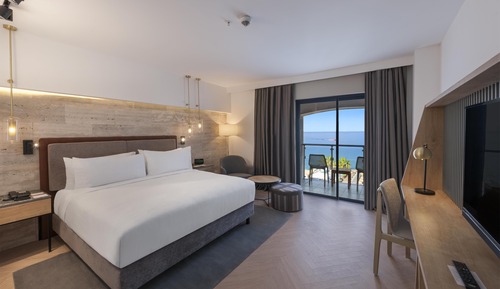 Deluxe Room, 1 King Bed, Corner