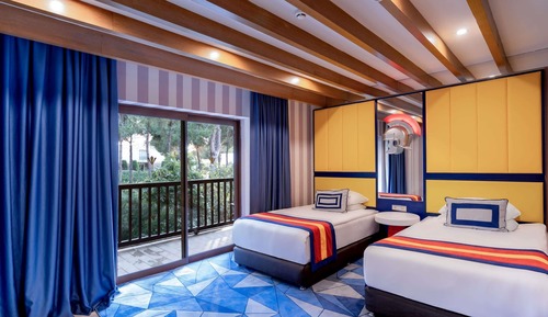 Legendary Pool Suite, Garden View