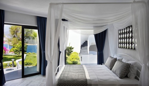 Suite, Jetted Tub, Partial Sea View