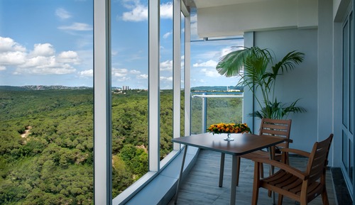 Deluxe Studio (with View)