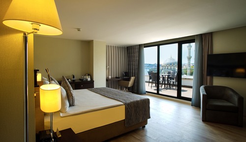Corner Suit Room With Terrace
