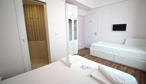 Economic Triple Room, No View