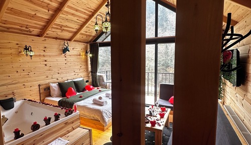 Romantic Tree House