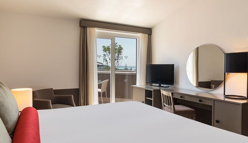 Suite, Sea View