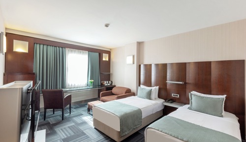 Adjoining Deluxe Family Room