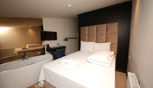 Exclusive Penthouse, 1 Queen Bed, Jetted Tub, City View