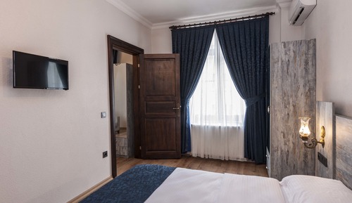 Classic Condo, 2 Bedrooms
