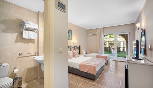 Garden Floor with Pool View
