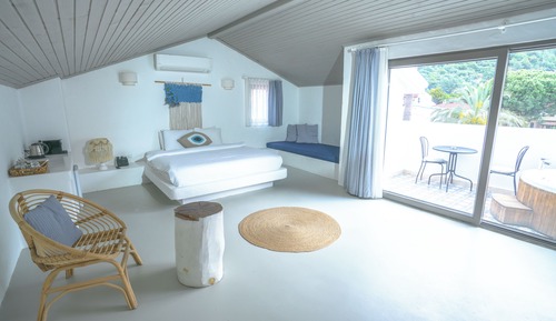 Comfort Penthouse, 1 King Bed, Jetted Tub, Mountain View