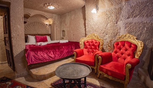 Ottoman Queen Suite 105