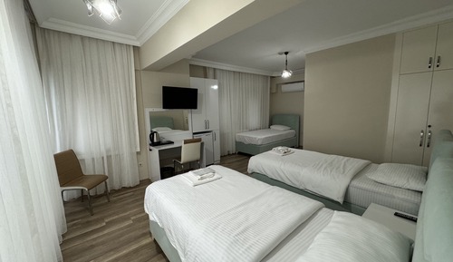 Room 5 - Triple Room With Sea View