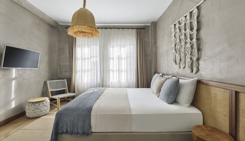 DOUBLE ROOM