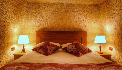 Antique Cave Suite