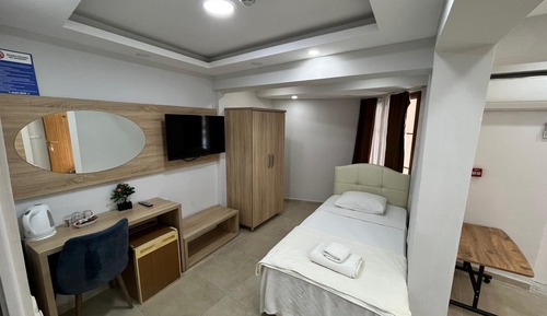 Economy Quadruple Room, Non Smoking, Pool View