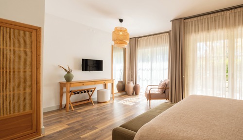 Deluxe Room, Pool View, Garden Area