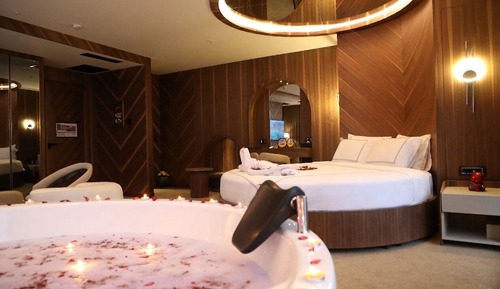 Luxury Suite