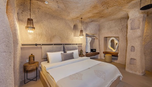Dungeon Cave Suite with Private Pool