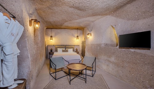 Underground Cave Suite with Private Pool