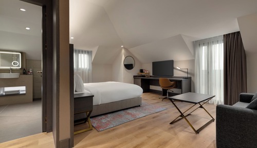 Premium Room, 1 King Bed, Jetted Tub