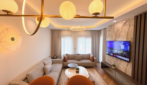 Deluxe Condo, City View