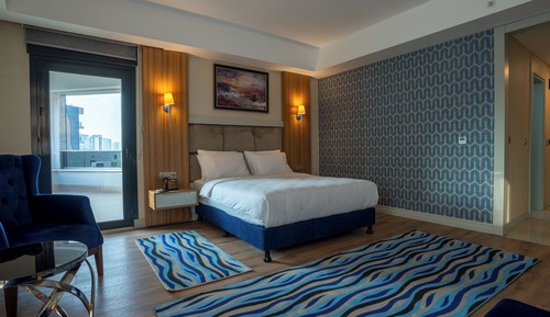 Premium Room with Queen Size Bed