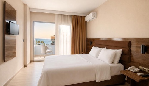 Standard Room, 1 Double Bed, Non Smoking, Partial Sea View