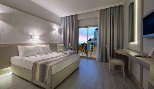 Standard Room, Non Smoking, Partial Sea View
