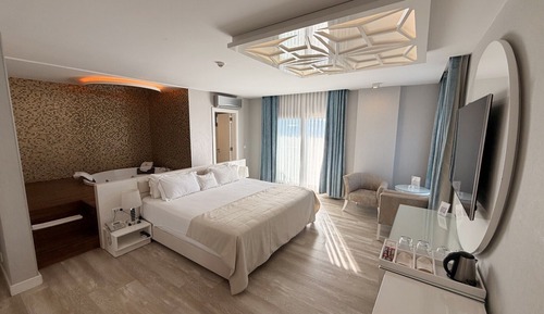 Luxury Suite