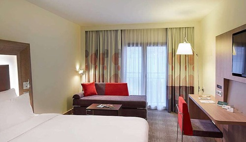 Junior Suite, 1 Queen Bed with Sofa bed