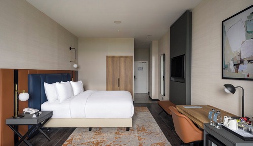 Standard Room, 1 Queen Bed, Lake View