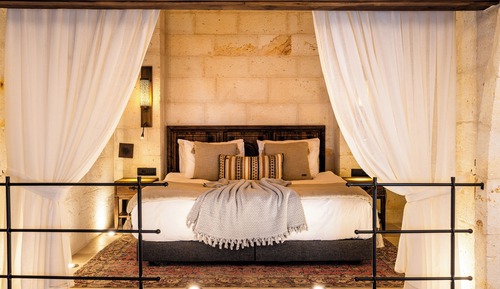 Deluxe Suite, Courtyard View