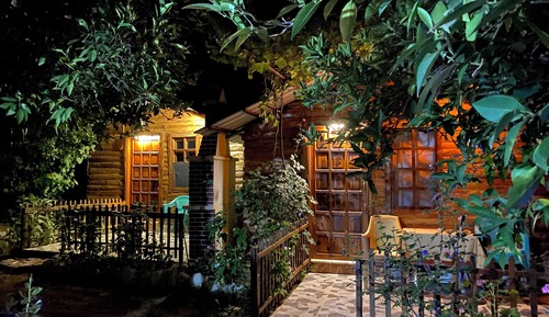 Bungalow, Garden View