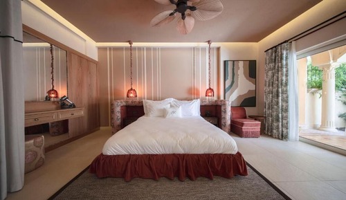 Sole Private Suite with Jacuzzi