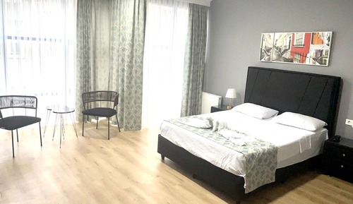 Classic Studio Suite, City View