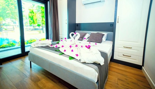 Sweet Home Apartments C