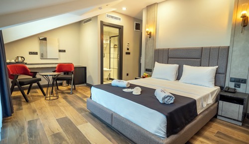 Deluxe Room, 1 Queen Bed, City View