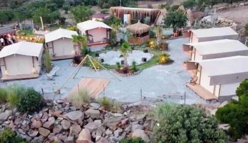 Basic Bungalow, Sea View