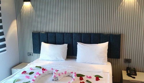 Deluxe Suite, 1 Queen Bed with Sofa bed, Non Smoking