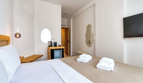 Deluxe Double Room, Garden View 203