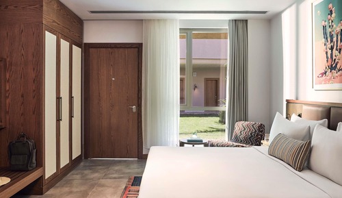 Room, Connecting Rooms (General Admission)