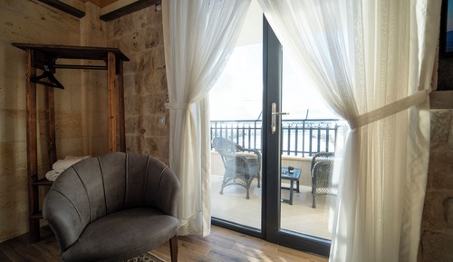 Family Room, Balcony