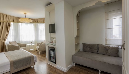 Deluxe Room, 1 Queen Bed